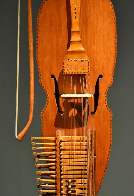 Nyckelharpa detail