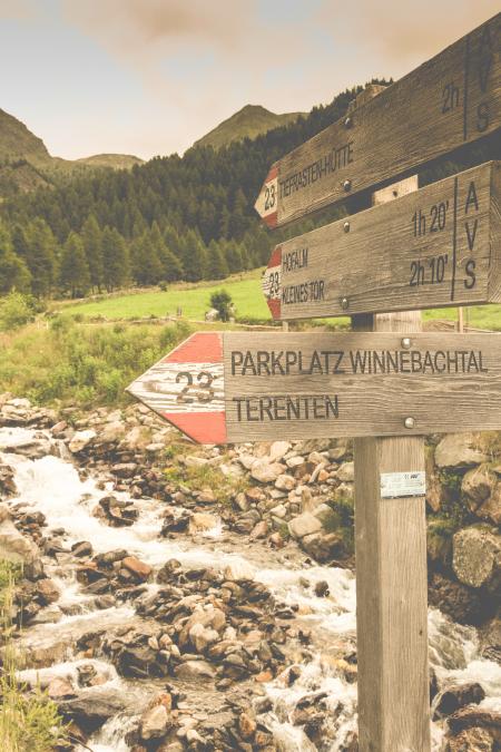 Parkplatz Winnebacjtal Terenten Wood Signage