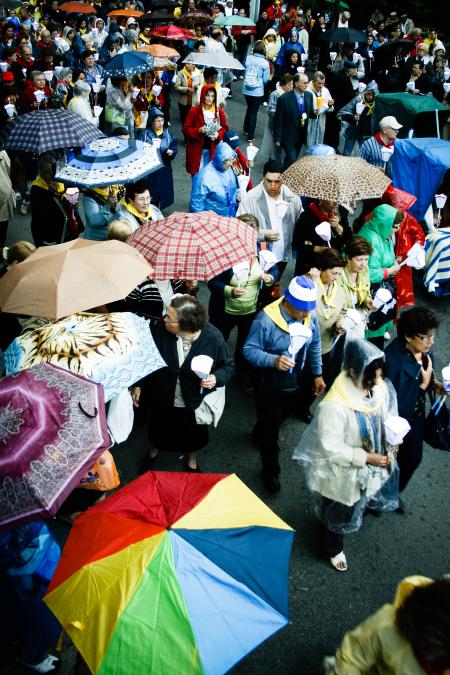 People with umbrella's