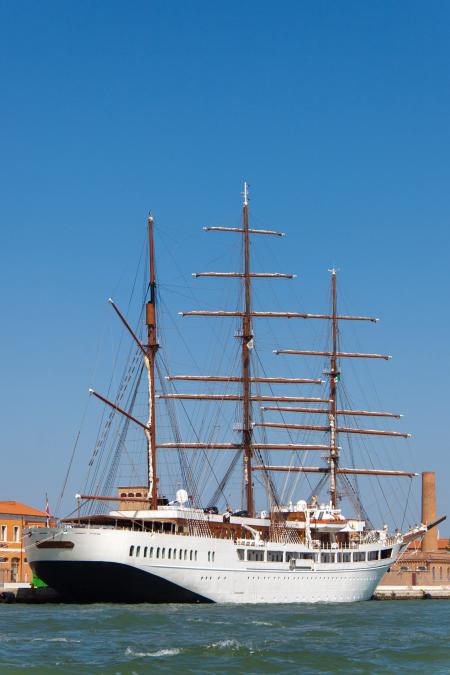 Sailing ship