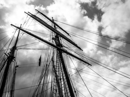 Sailing ship's masts