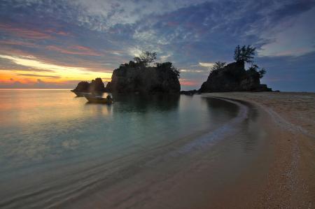 Seashore during Sunrise Photo