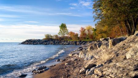 Seawaves and Rock Formation during Daytime