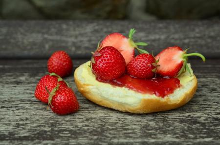 Strawberry Bun