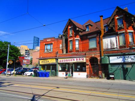 Strolling along Dundas, 2017 06 08 -ai