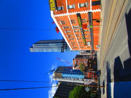 Strolling along Dundas, 2017 06 08 -al