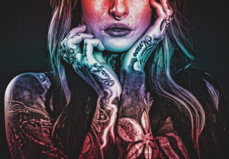 Tattooed Woman - Grunge Noisy Looks