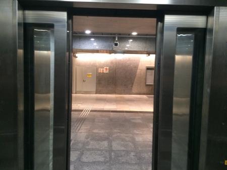 Underpass elevator door