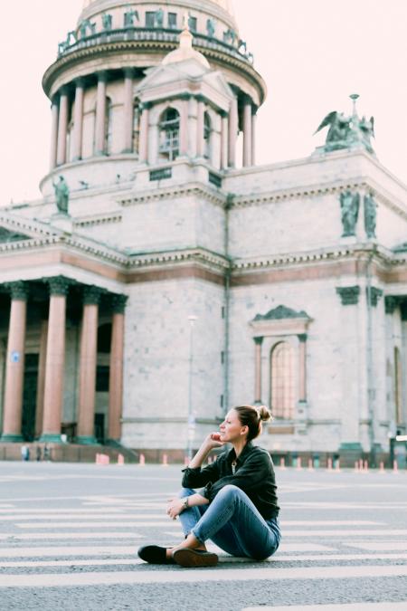 Woman Wearing Black Long-sleeved Shirt and Blue-washed Boyfriends Jeans Sitting Gesture