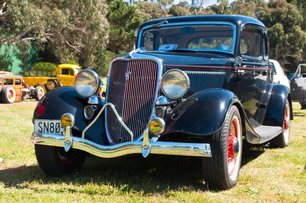 1934 FORD V8 40