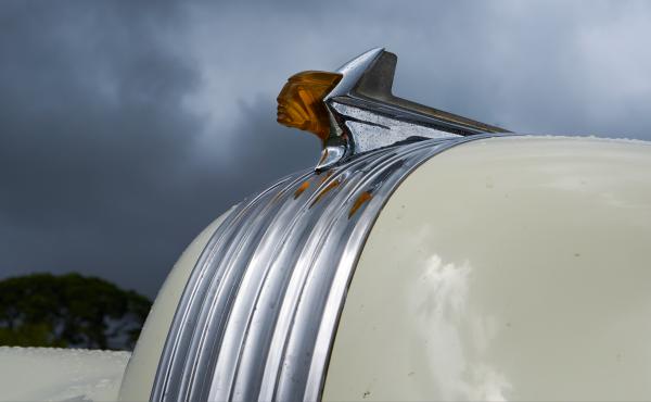 1952 Pontiac Chieftain sedan, hood ornament