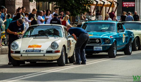 1965 Porsche 911 - Peter Lovett & Tim Smith