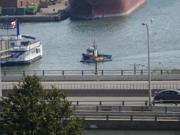 A tugboat approaches Toronto's Keating Harbour 2015 08 17