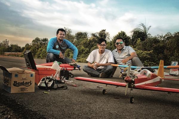 Aeromodellers