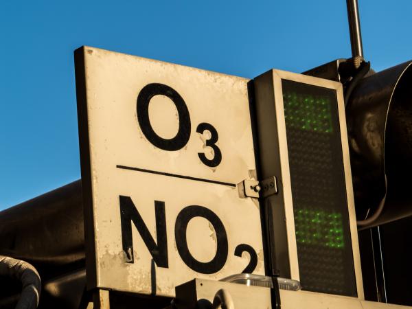 Air pollution measuring station