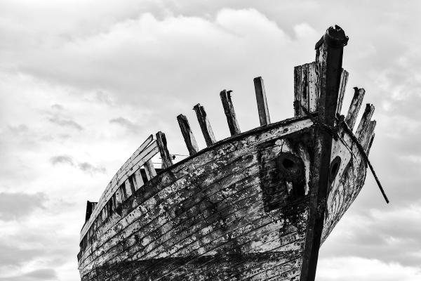 Akranes Shipwreck - Black & White