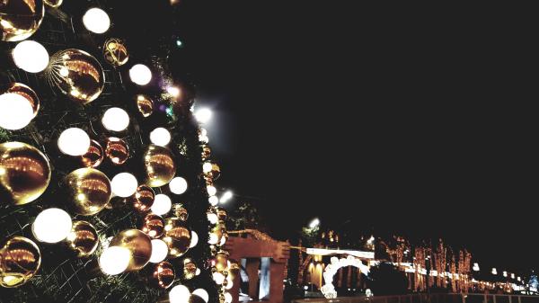 Assorted-color Bauble