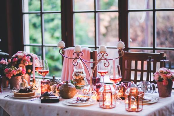Beautiful Christmas Table Setting
