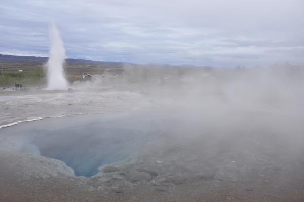 Blowing geysir