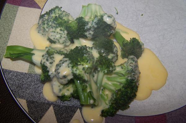 Broccoli with Cheese Sauce