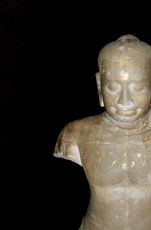 Broken Sculpture, Phi Mai