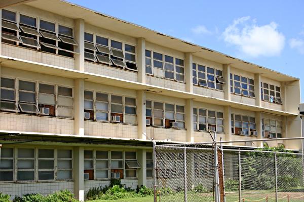 Building with alot of windows
