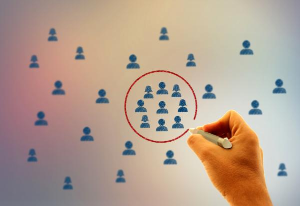 Businessman drawing a circle around people icons