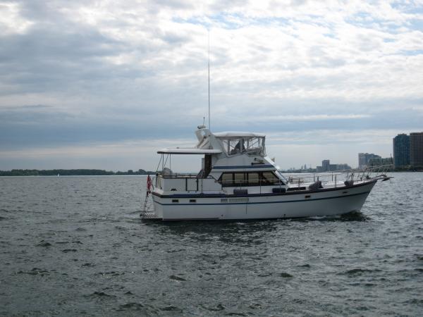 Cabin cruiser near Polson slip -a.jpg