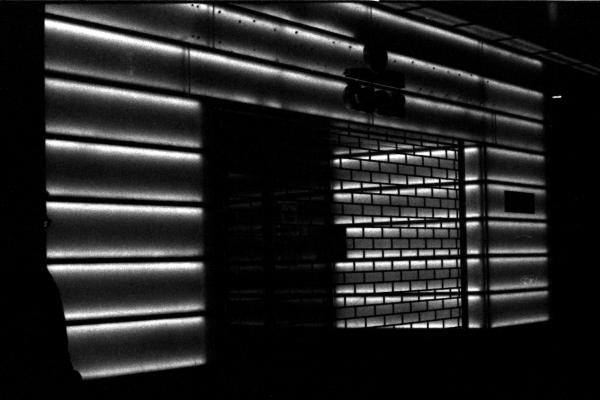 Canon EOS 30 with Canon EF 50mm f/1,8 II - Bank in the Night