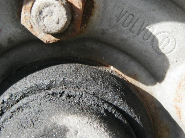 Car wheel bolt