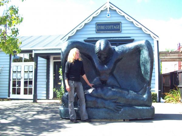 castrating woman - eyre cottage in Papan