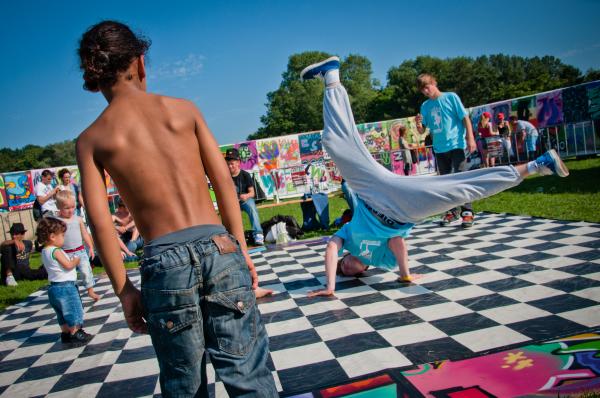 Children breakdancing