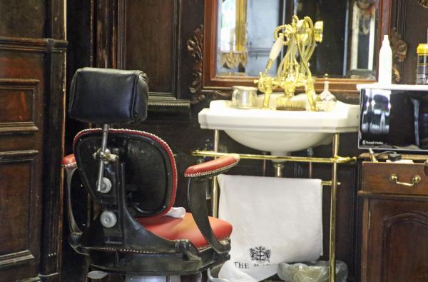 Classic barber salon