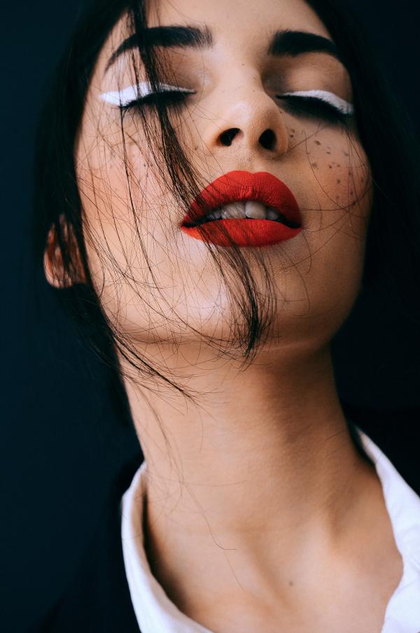 Close-Up Photography of a Woman