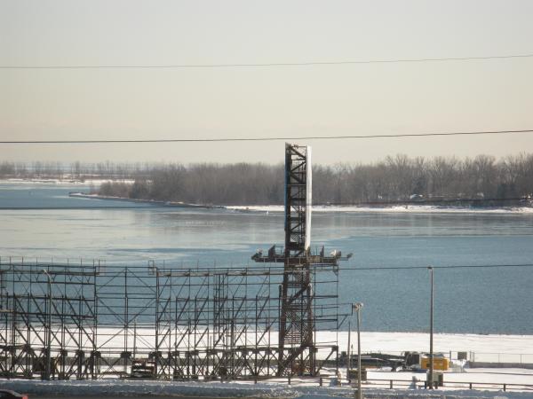 Closeup of Toronto harbour, from H, 2013 02 09 -cs.JPG