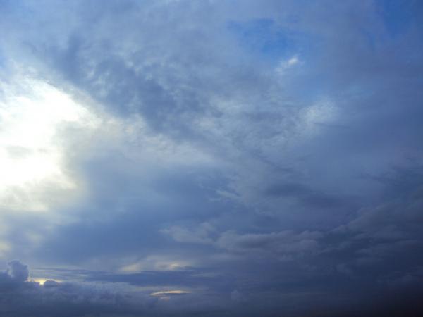 Clouds play wonderful patterns