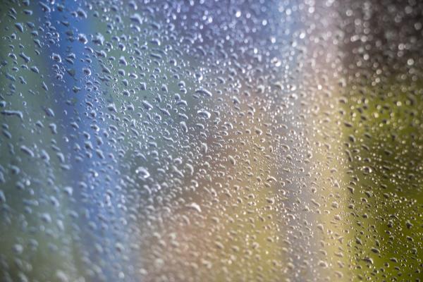 Colors of raindrops