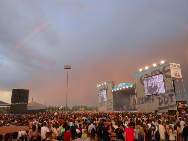 concert crowd
