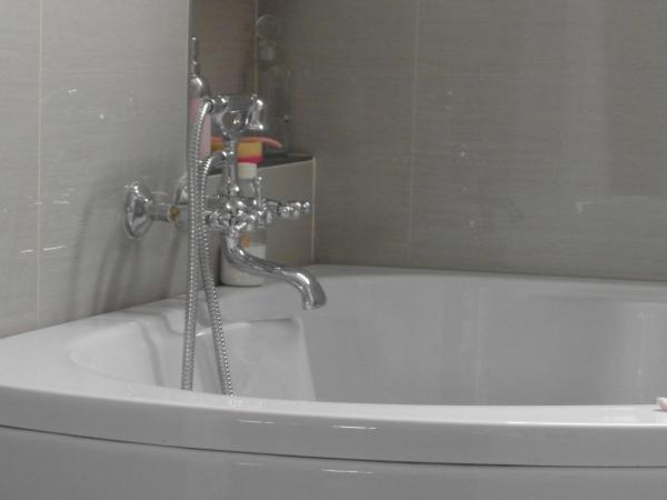 Corner Bath