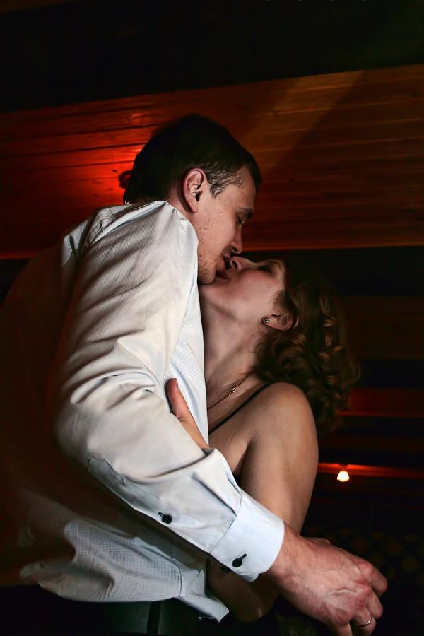 couple kissing