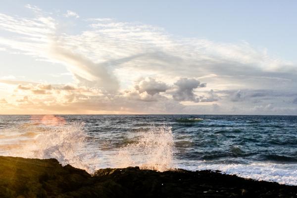 Crushing Waves on Rocks