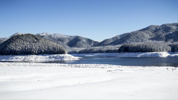 Detroit Lake in winter, Oregon