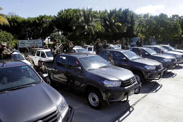 Entrega de vehículos a Fuerza Armada 11