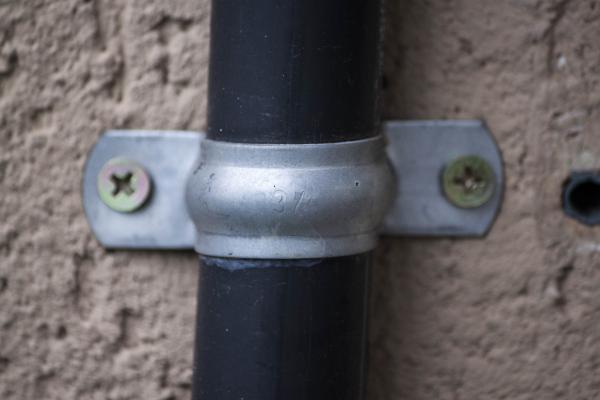 Exterior tube with bracket