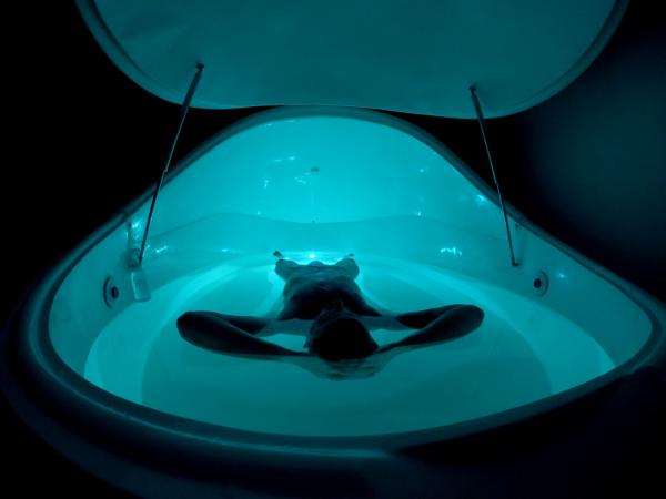 Floating tank