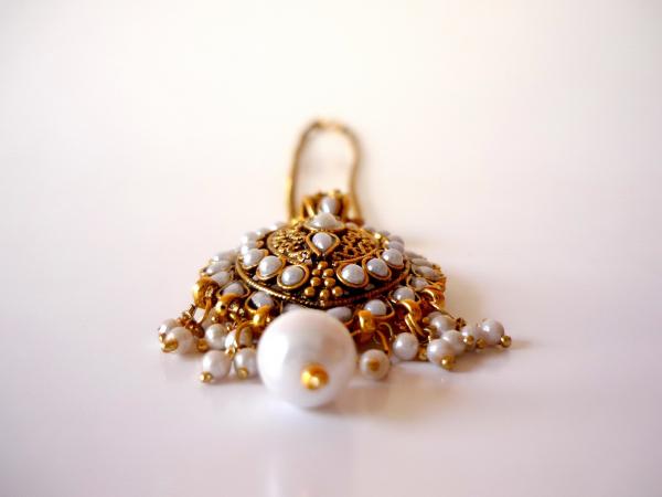Gold and pearl necklace