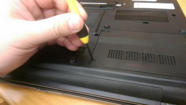 Hand holding a laptop screwdriver