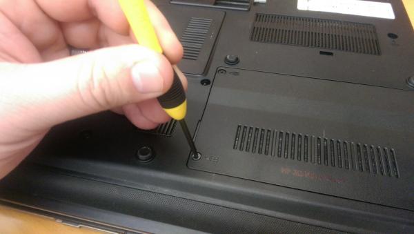 Laptop screwdriver
