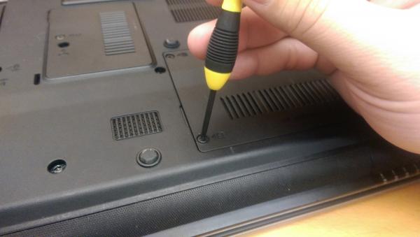 Hand holding a laptop screwdriver