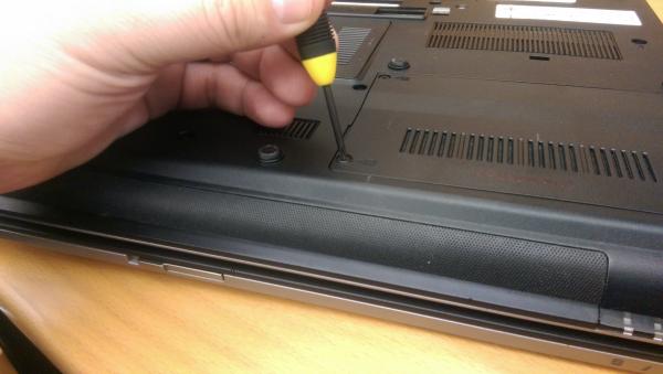 Hand holding a laptop screwdriver